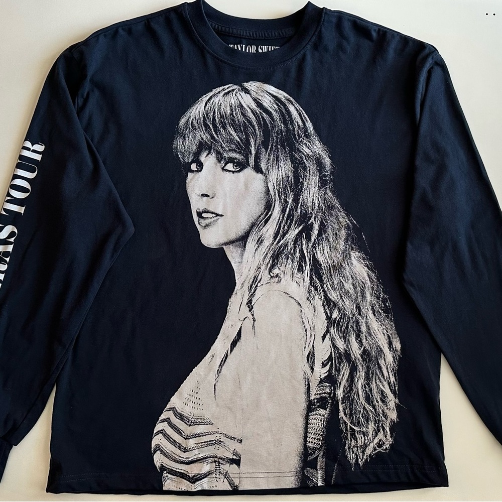 Taylor SwiftThe Eras Tour Exclusive Long Sleeve Medium